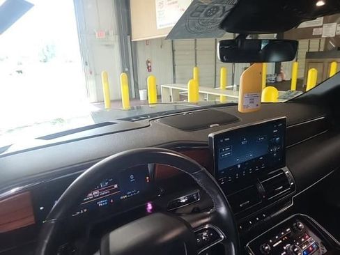 Used 2023 Lincoln Navigator L Reserve AWD/4WD image 6