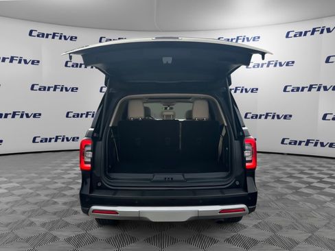 Used 2024 Ford Expedition Limited image 11