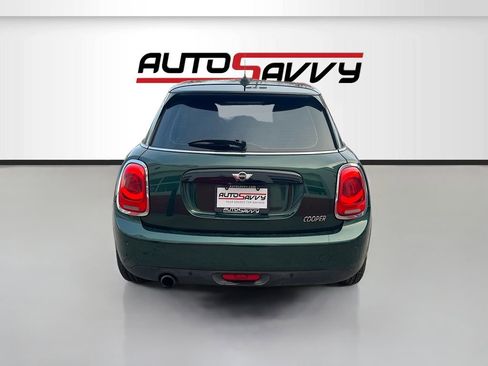 Used 2017 MINI Cooper 4-Door Hardtop image 6