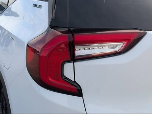 Used 2024 GMC Terrain SLE w/ Driver Convenience Package image 17