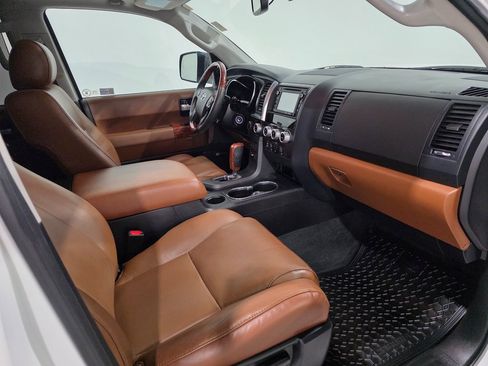 Used 2018 Toyota Sequoia Platinum image 25