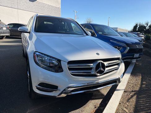Used 2017 Mercedes-Benz GLC 300 4MATIC image 1