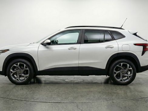 Used 2025 Chevrolet Trax LT FWD image 5