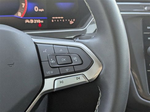 Used 2023 Volkswagen Tiguan SE image 22