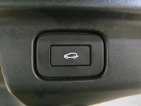 New 2026 Land Rover Range Rover Long Wheelbase SE image 14