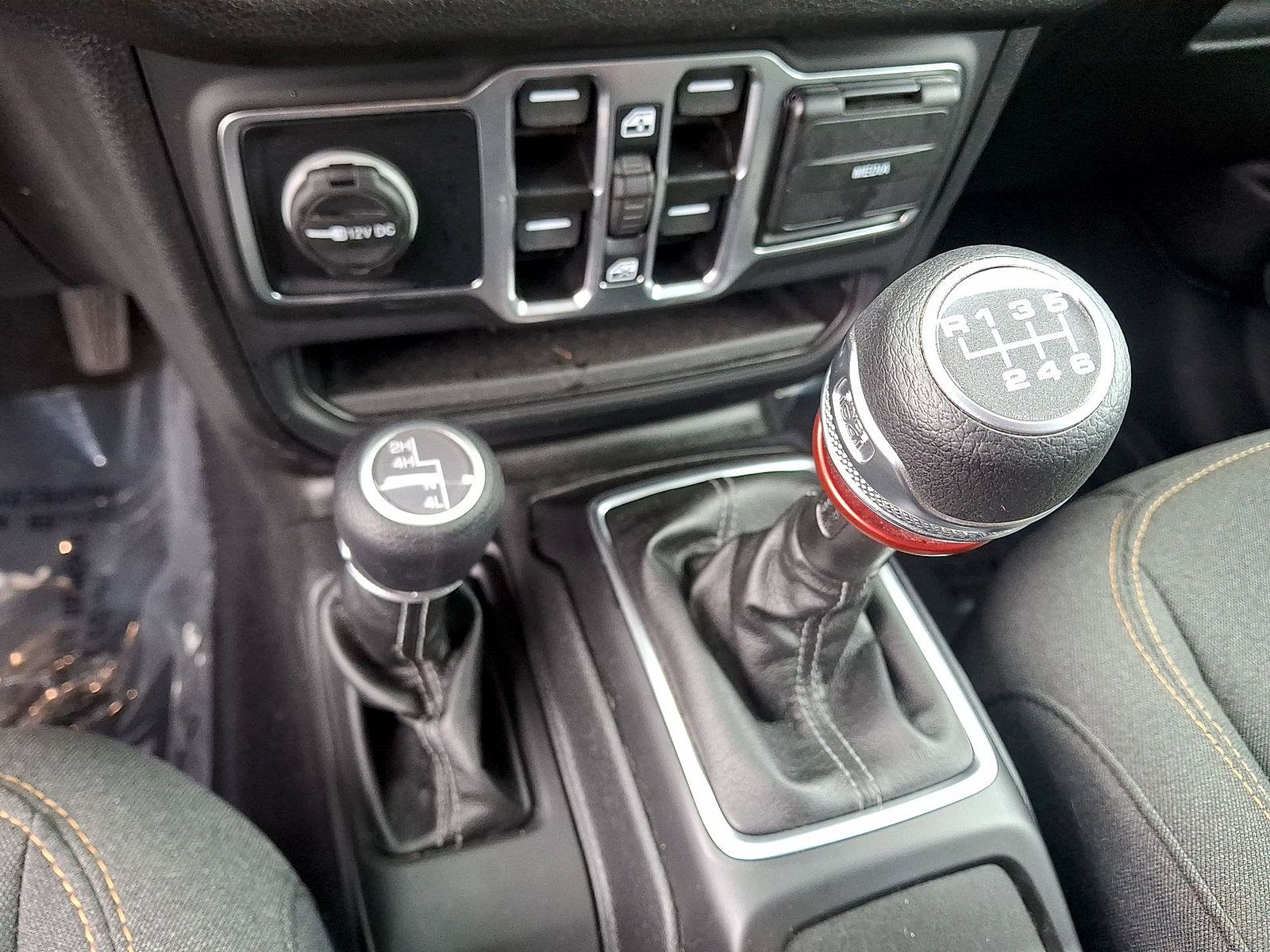 Used 2025 Jeep Wrangler Unlimited Sport AWD/4WD image 12