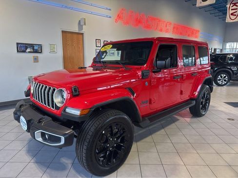 Used 2025 Jeep Wrangler Sahara image 7