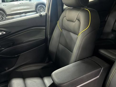 Used 2025 Chevrolet Trax ACTIV w/ Sunroof Package FWD image 8