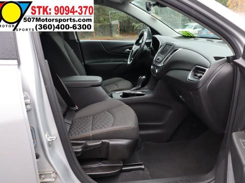Used 2021 Chevrolet Equinox LT w/ Driver Convenience Package AWD/4WD image 19