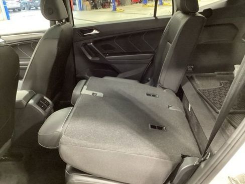 Used 2023 Volkswagen Tiguan SE R-Line image 21