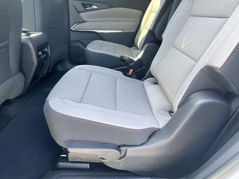 New 2026 Chevrolet Traverse LT image 13