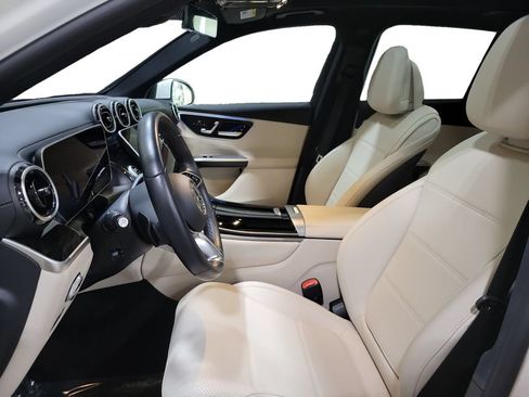 Used 2025 Mercedes-Benz GLC 300 4MATIC image 13