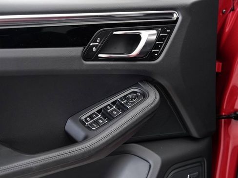 New 2025 Porsche Macan image 8