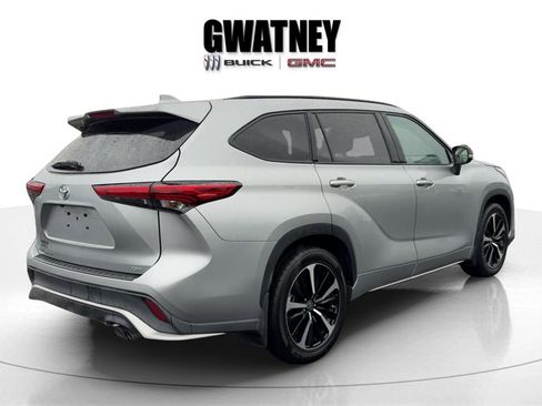 Used 2022 Toyota Highlander XSE image 7