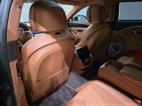Used 2023 Bentley Flying Spur Azure image 12