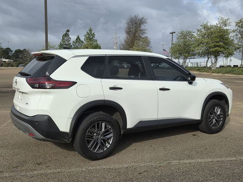 Used 2023 Nissan Rogue S image 4