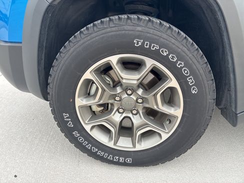 Used 2022 Jeep Cherokee Trailhawk w/ Comfort/Convenience Group image 13