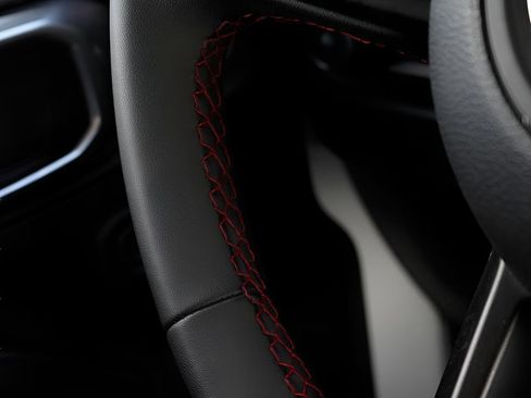 Used 2025 Jeep Wrangler Unlimited Rubicon image 32