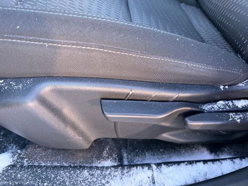 Used 2025 Chevrolet Equinox LT image 8