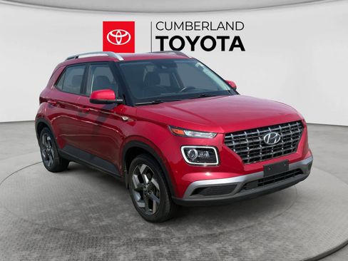Used 2022 Hyundai Venue Limited FWD image 7