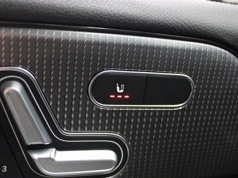 Used 2021 Mercedes-Benz GLB 250 image 34