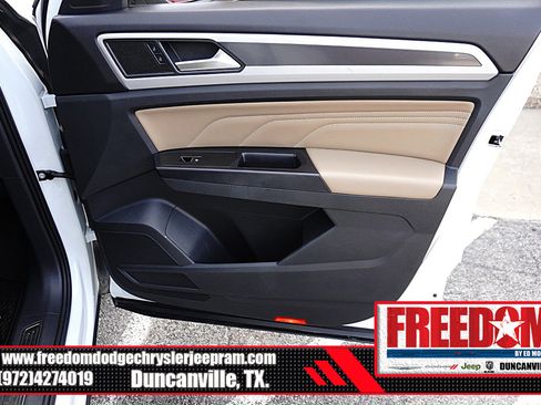 Used 2021 Volkswagen Atlas Cross Sport SE w/ Panoramic Sunroof Package FWD image 39