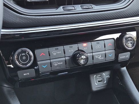 New 2025 Jeep Compass Limited w/ Sun & Sound Group image 21