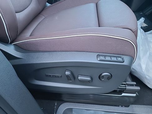 New 2025 Volkswagen ID. Buzz Pro S image 9