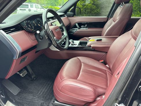 Used 2025 Land Rover Range Rover SE AWD/4WD image 10