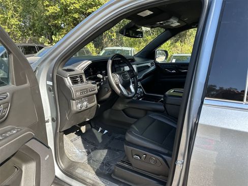 Used 2023 GMC Yukon XL Denali image 2