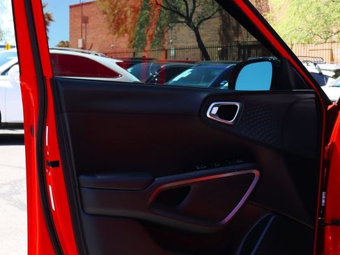 Used 2020 Kia Soul GT-Line FWD image 37