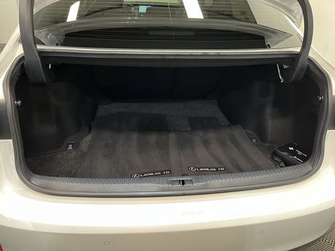 Used 2018 Lexus IS 300 image 19