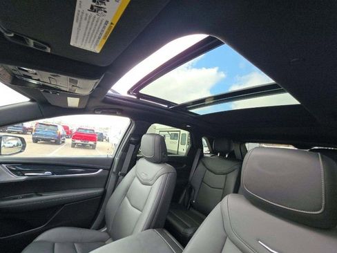 Used 2023 Cadillac XT5 Premium Luxury w/ Technology Package image 9