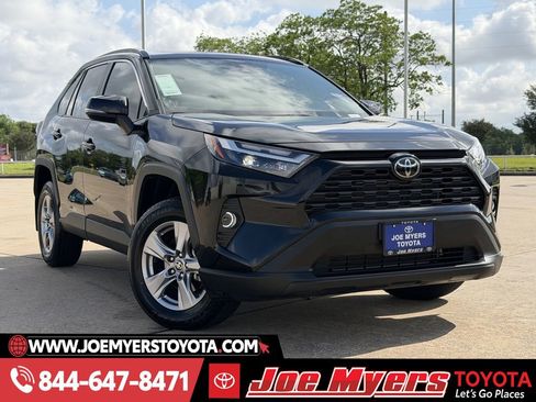 Used 2025 Toyota RAV4 XLE w/ Convenience Package image 2