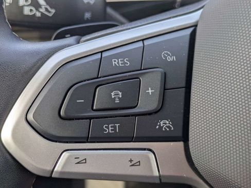 Used 2025 Volkswagen Atlas SE FWD image 26