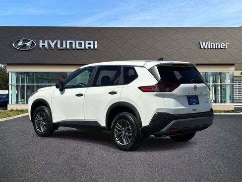 Used 2023 Nissan Rogue S image 2