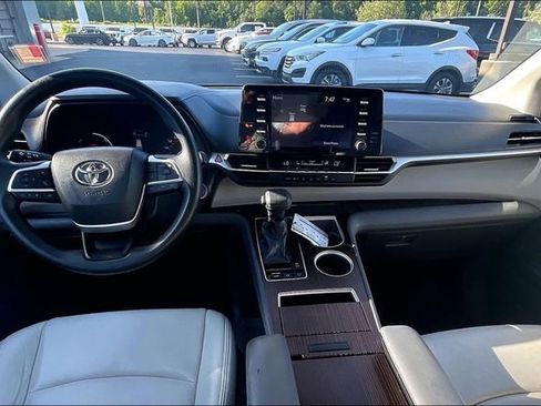 Used 2021 Toyota Sienna LE w/ LE Plus Package FWD image 15