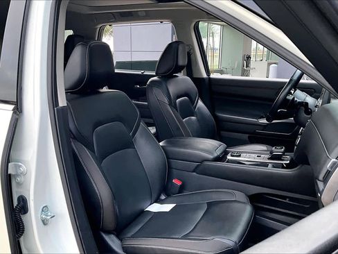 Used 2024 Nissan Pathfinder SL w/ SL Premium Package image 8