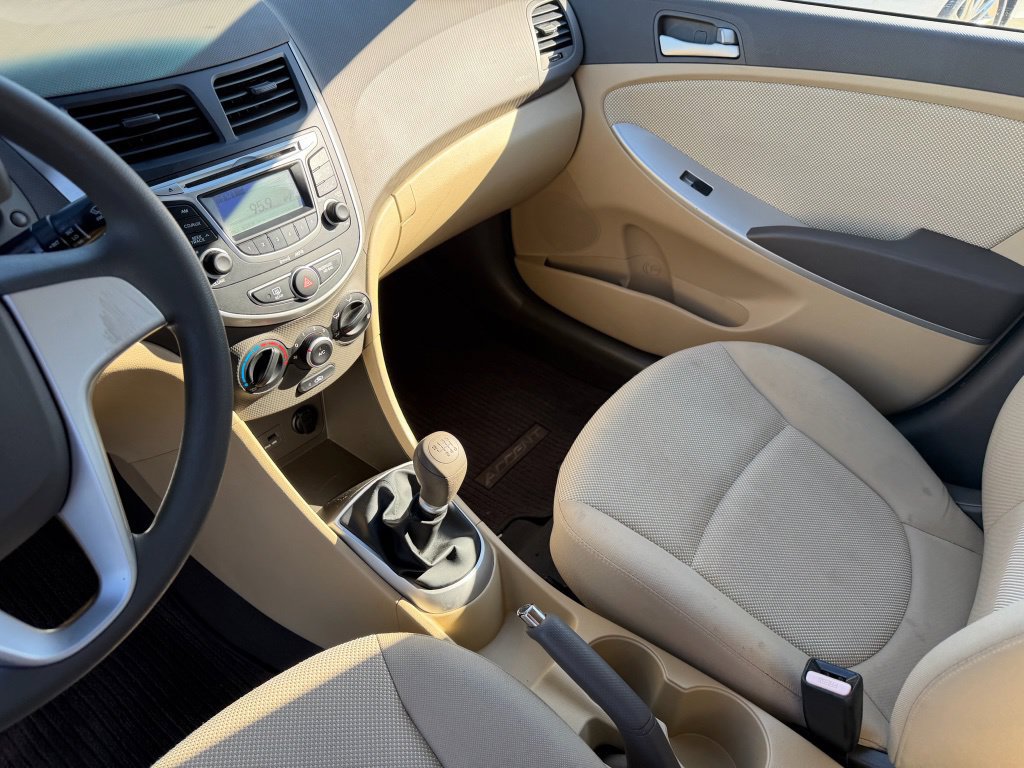 Used 2012 Hyundai Accent GLS w/ Comfort Pkg 2 FWD image 13