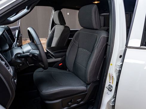 Used 2025 RAM 3500 Big Horn AWD/4WD image 29