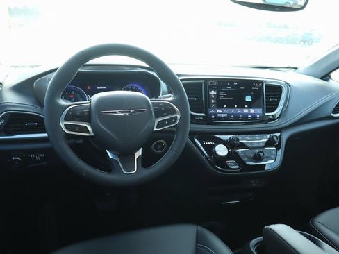New 2026 Chrysler Pacifica Select FWD image 2