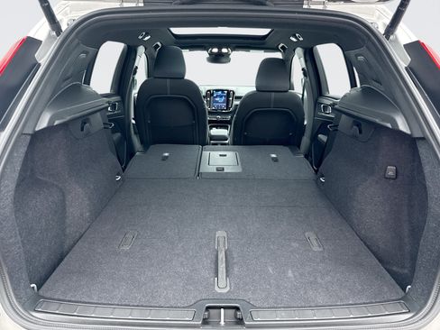 Used 2025 Volvo XC40 B5 Plus AWD/4WD image 24