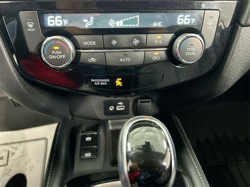 Used 2020 Nissan Rogue SL w/ Premium Package image 17