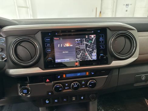 Used 2017 Toyota Tacoma Limited image 16