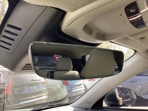 Certified 2023 Volvo XC40 B4 Plus w/ Protection Package Premier image 27