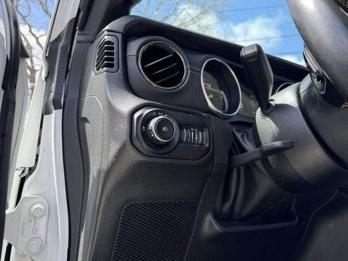 Used 2022 Jeep Wrangler Unlimited Sahara AWD/4WD image 25