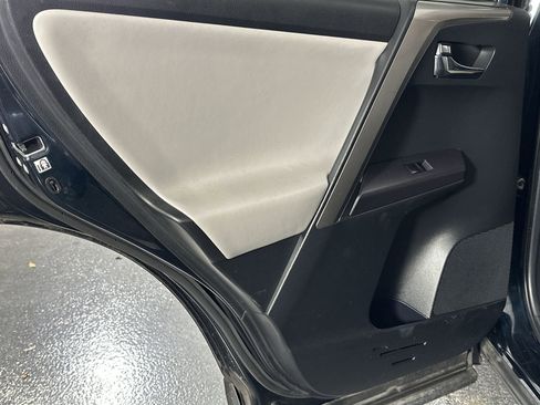 Used 2018 Toyota RAV4 XLE image 34