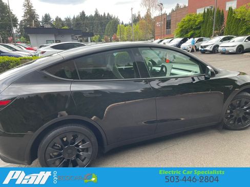Used 2023 Tesla Model Y Long Range image 11