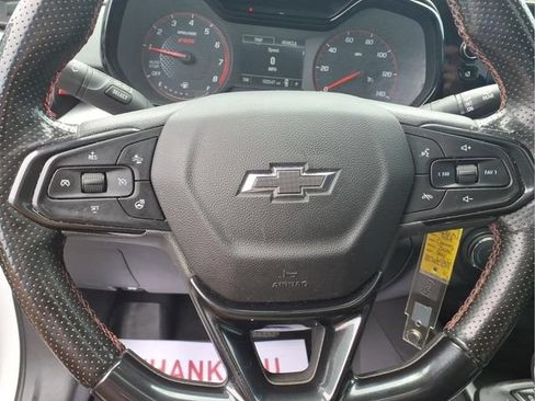 Used 2024 Chevrolet Trax RS w/ Sunroof Package FWD image 12