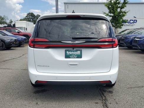 New 2026 Chrysler Pacifica Select FWD image 5
